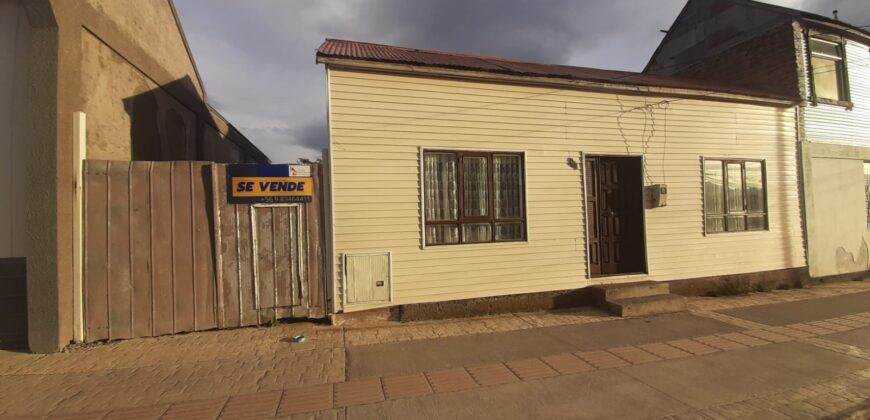 CASA ANTIGUA EN CALLE BULNES EN PUERTO NATALES